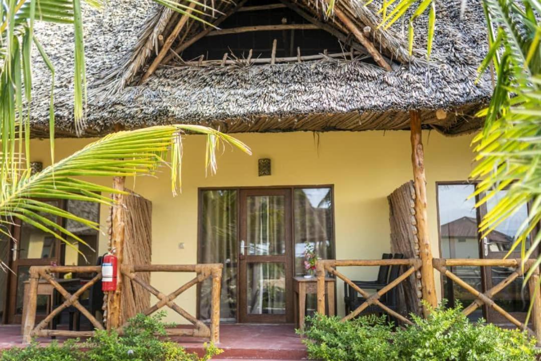 Amber Lodge Pongwe Esterno foto